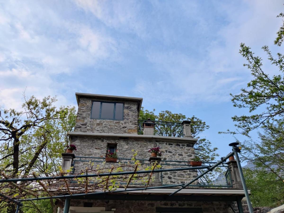 La Casetta Nel Bosco - Hot Tube And Sauna Lierna Exterior photo