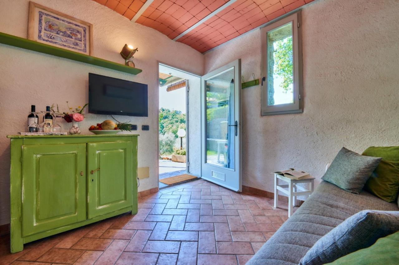 La Casetta Nel Bosco - Hot Tube And Sauna Lierna Exterior photo